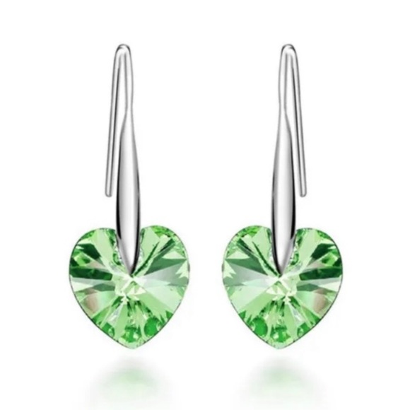 💗 Peridot Small Heart Crystal Earrings NEW - Picture 3 of 3